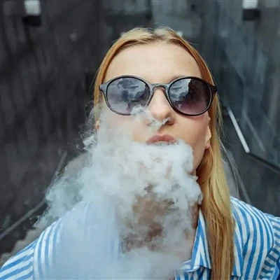 Vapingul va provoca dureri în gât?